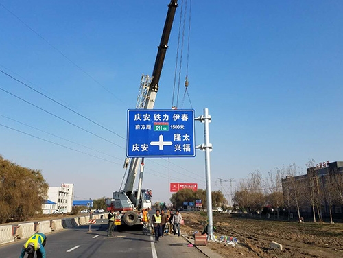 宝鸡宝鸡道路护栏网网片该如何进行正确的选购呢？